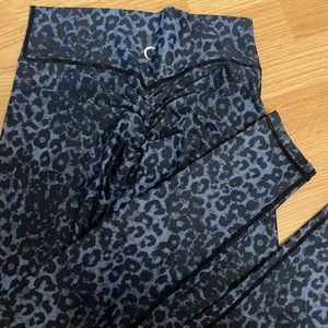 Zyia Stone Leopard Scrunch, 4